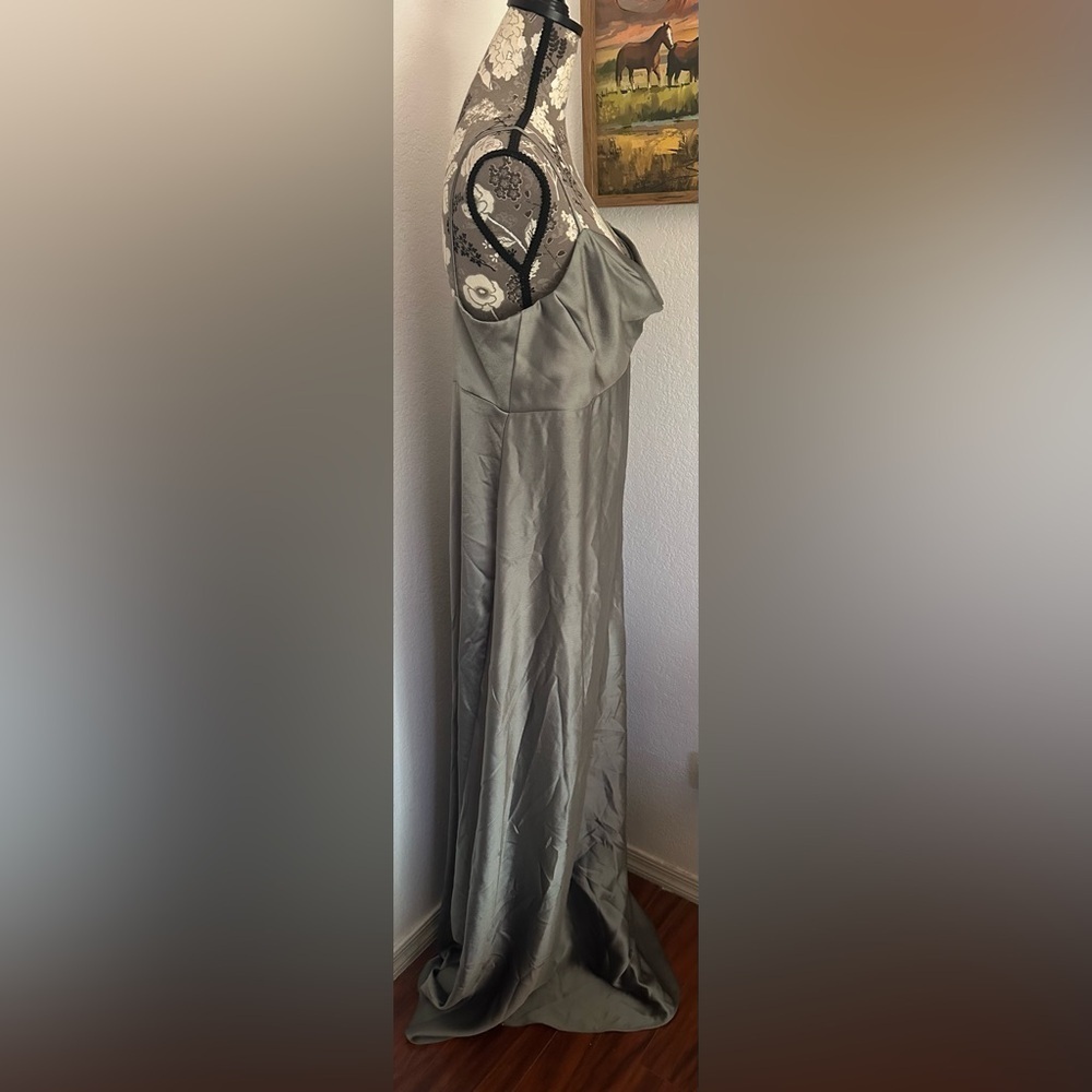 Jenny Yoo Addison dress in sage green - Size 16 - Picture 4 of 8